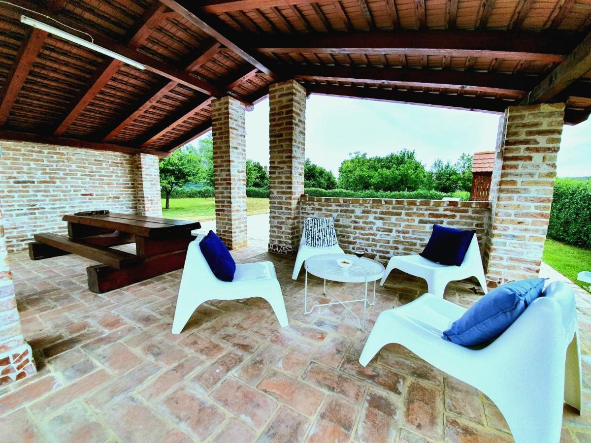 Villa Mons Aureus Popovac Esterno foto