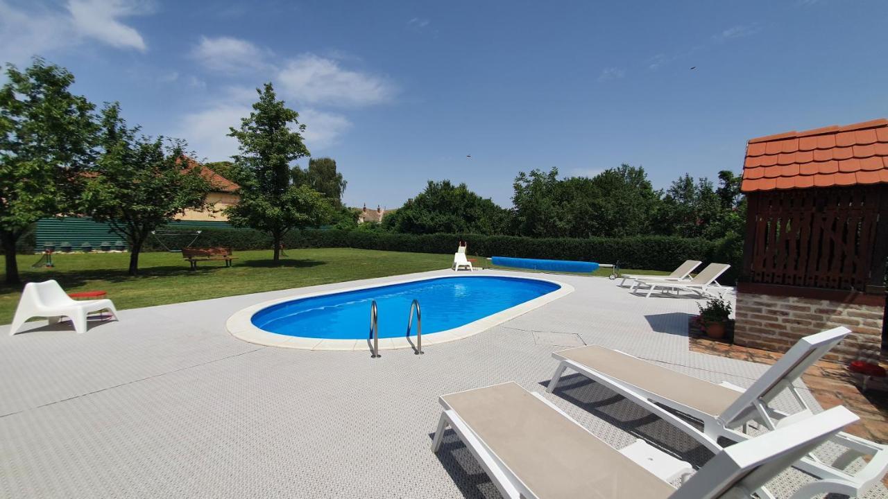 Villa Mons Aureus Popovac Esterno foto